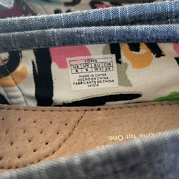 Women’s size 8 Toms - Picture 8 of 8